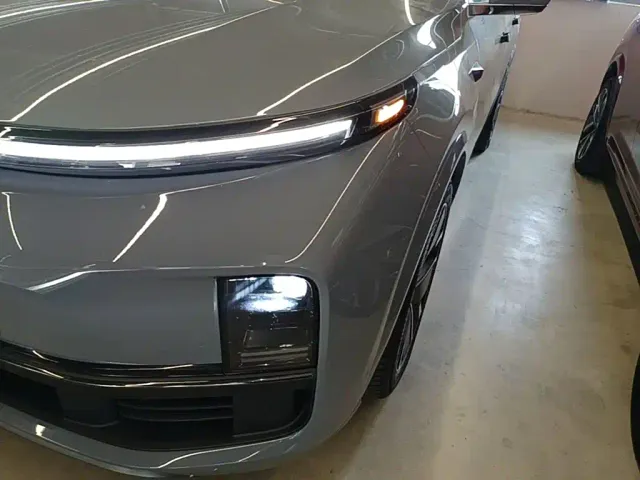 Li Auto L8 — Фото автомобиля 23