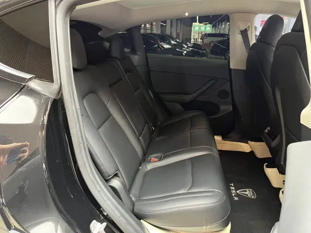 Tesla Model Y — Фото автомобиля 16