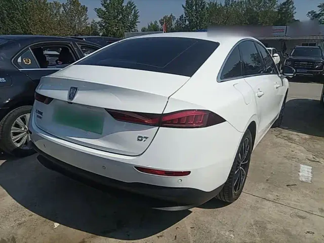 Roewe D7 — Фото автомобиля 6