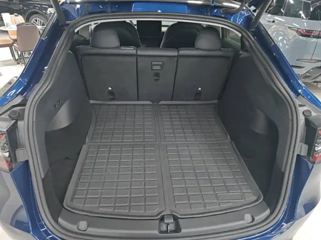 Tesla Model Y — Фото автомобиля 18