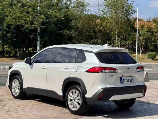 Toyota Corolla Cross — Фото автомобиля 4
