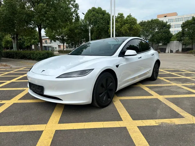 Фотография автомобиля — Tesla Model 3