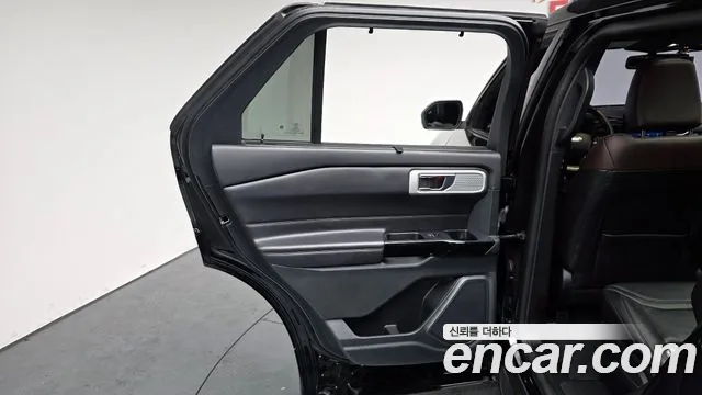 Ford Explorer Explorer 6 поколение 3.0 Platinum 4WD — Фото автомобиля 22