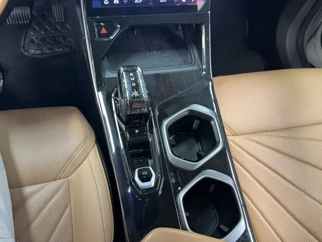 Geely Boyue L 2023 1.5TD DCT Premium — Фото автомобиля 9