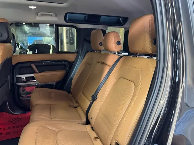 Land Rover Defender — Фото автомобиля 18