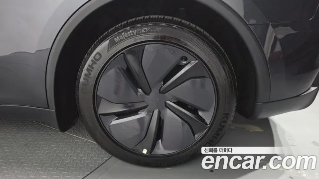 Tesla Model Y — Фото автомобиля 6