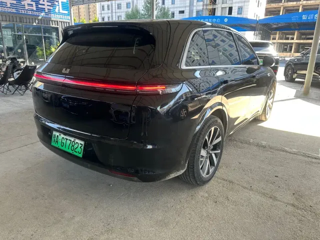 Li Auto L7 — Фото автомобиля 8