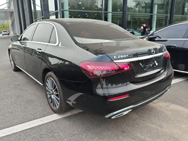 Mercedes-Benz E-Class — Фото автомобиля 4