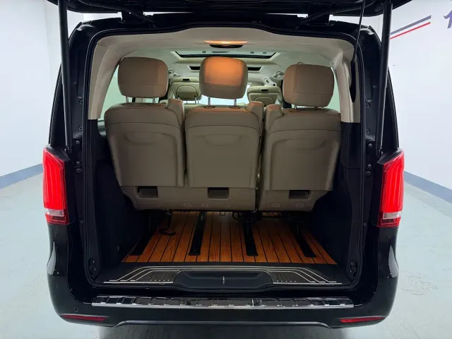 Mercedes-Benz V-Class — Фото автомобиля 28