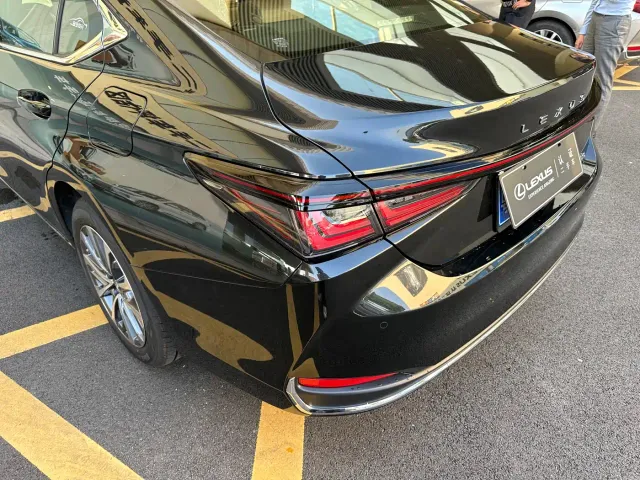 Lexus ES — Фото автомобиля 25