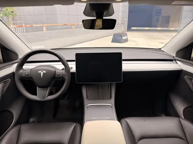 Tesla Model Y — Фото автомобиля 13