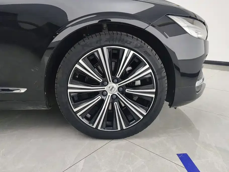 Volvo Volvo S90 2023 B5 Intelligent Vision Luxury Edition — Фото автомобиля 6