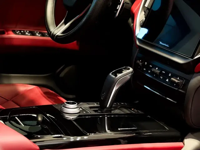 Maserati Ghibli — Фото автомобиля 19