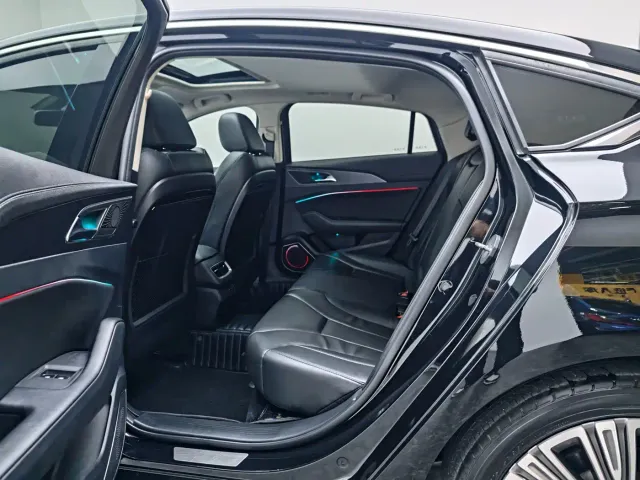 Hongqi H5 — Фото автомобиля 17