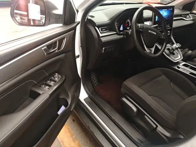 Haval M6 — Фото автомобиля 15