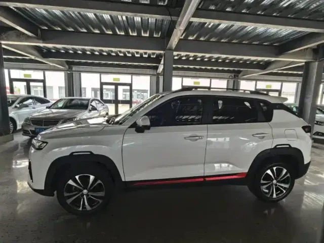 Changan CS35 Plus — Фото автомобиля 3