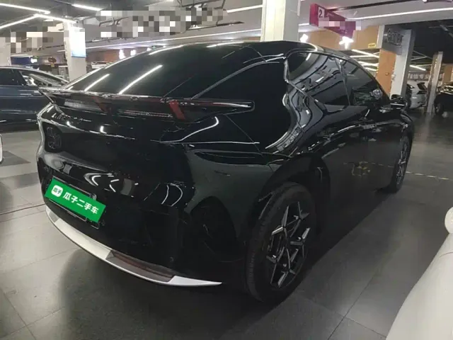 Lynk & Co Z20 — Фото автомобиля 6