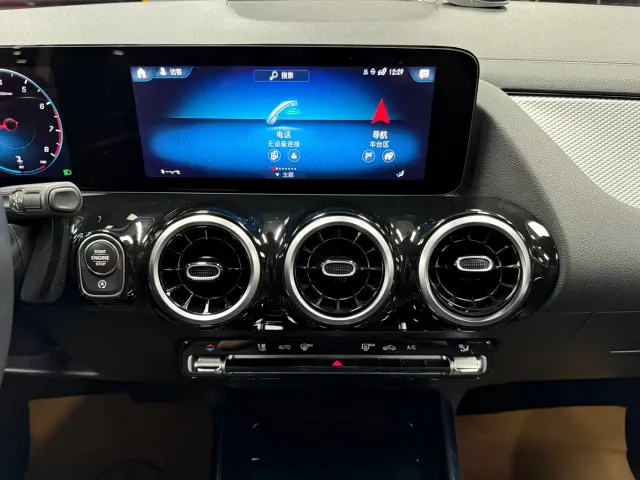 Mercedes-Benz GLA-Class — Фото автомобиля 15