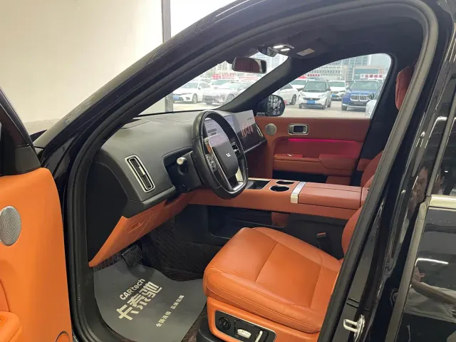 Li Auto L8 — Фото автомобиля 13