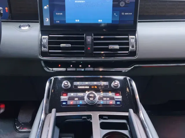 Lincoln Navigator — Фото автомобиля 15