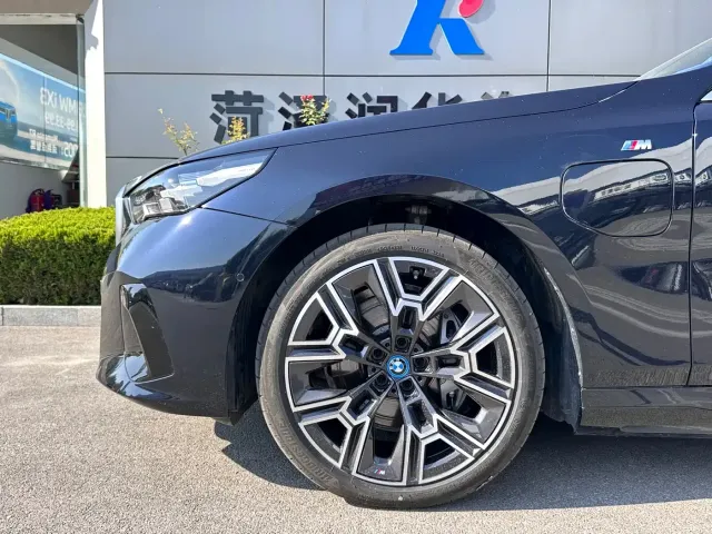BMW i5 — Фото автомобиля 4