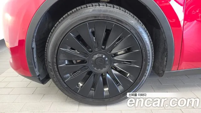 Tesla Model Y — Фото автомобиля 5