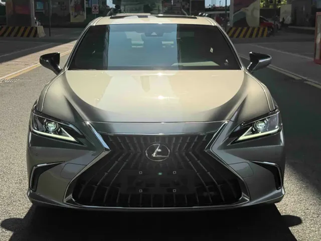 Lexus ES — Фото автомобиля 2