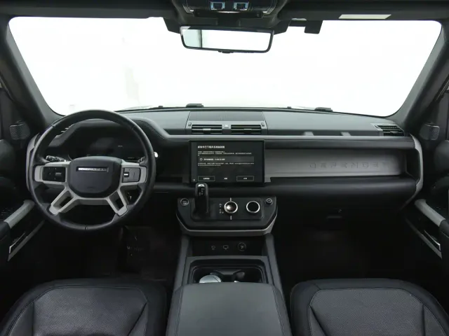 Land Rover Defender — Фото автомобиля 10