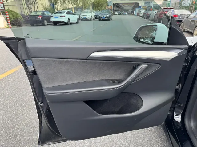 Tesla Model Y — Фото автомобиля 4