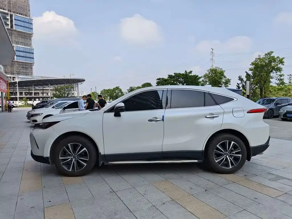 Toyota Lingfang HARRIER 2022 2.0L CVT 2WD Luxury Edition — Фото автомобиля 3