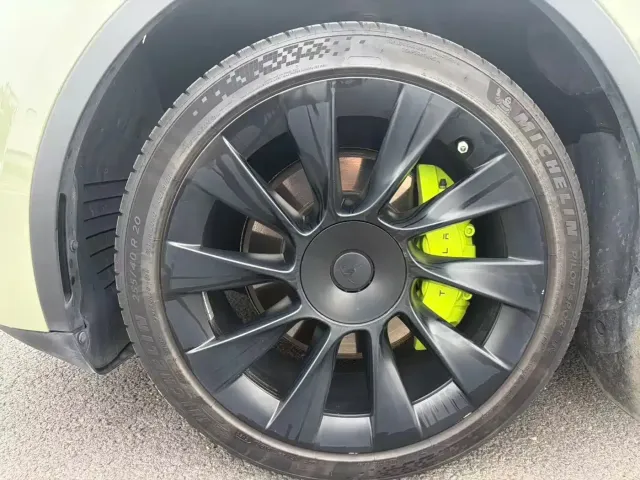 Tesla Model Y — Фото автомобиля 4