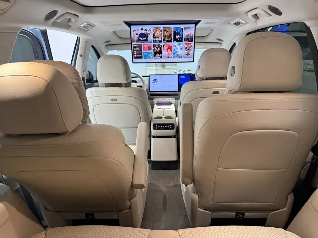 Li Auto i8 — Фото автомобиля 18