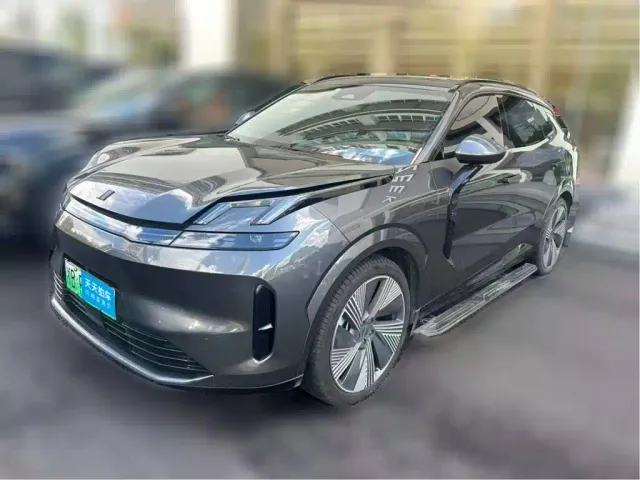 Фотография автомобиля — Lynk & Co 08 EM-P