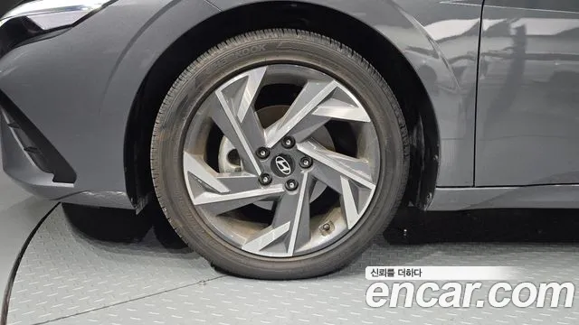 Hyundai Avante CN7 — Фото автомобиля 5