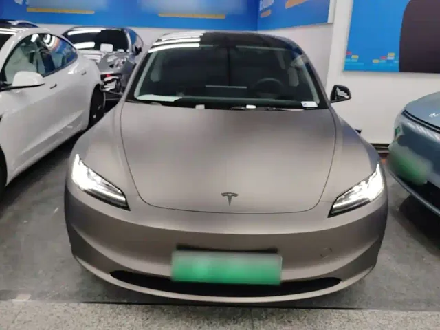 Tesla Model 3 — Фото автомобиля 2