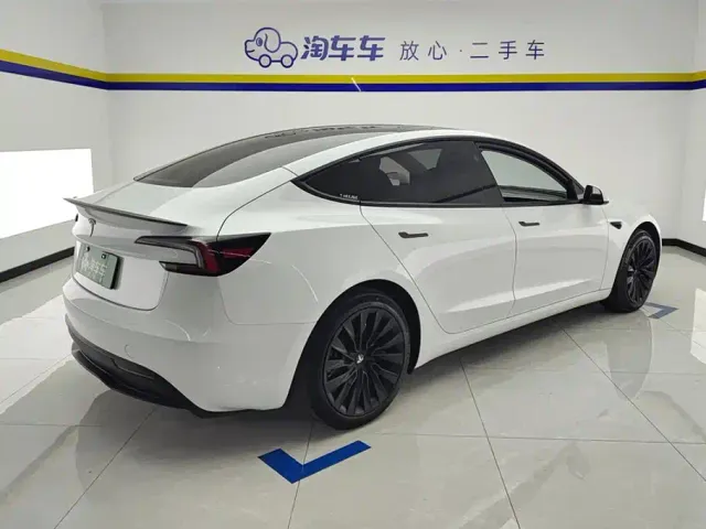 Tesla Model 3 — Фото автомобиля 3