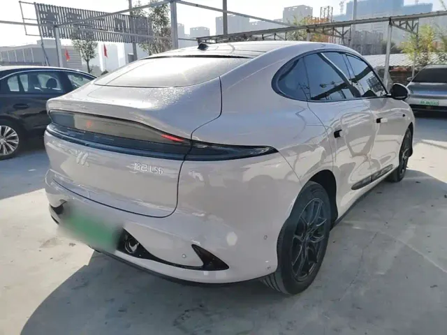 IM Motors LS6 — Фото автомобиля 6