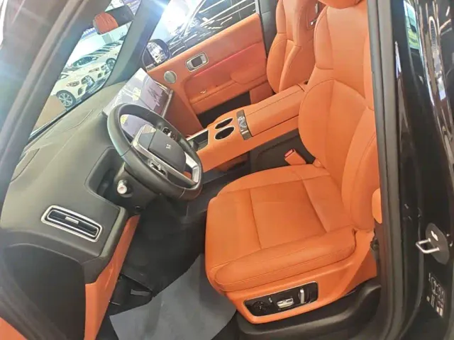 Li Auto L8 — Фото автомобиля 14