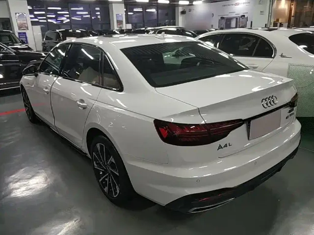Audi A4L — Фото автомобиля 4