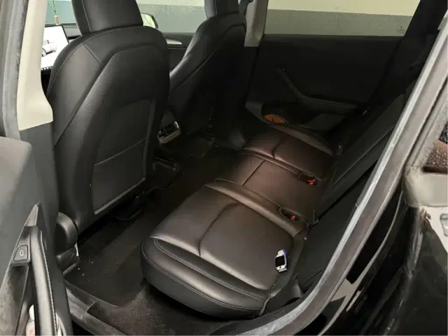 Tesla Model Y — Фото автомобиля 9