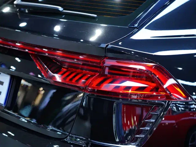 Audi RS Q8 — Фото автомобиля 11