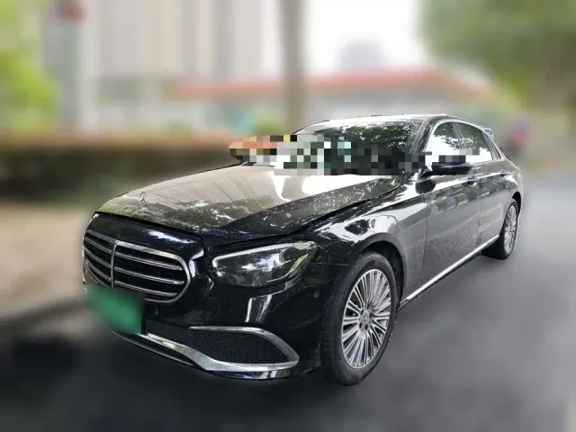 Фотография автомобиля — Mercedes-Benz E-Class