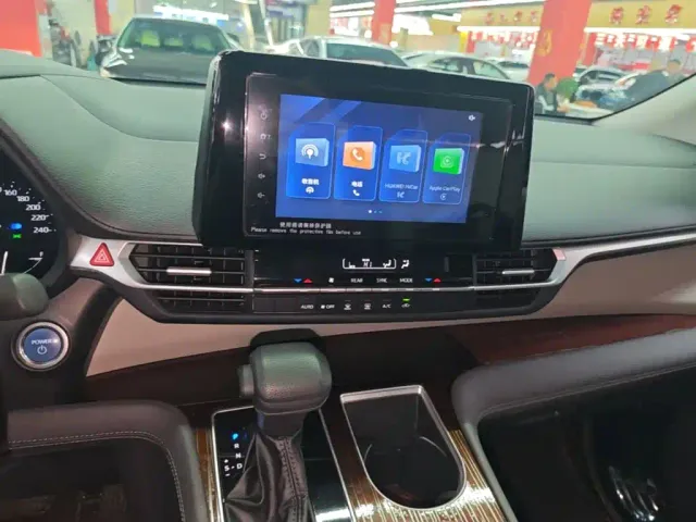 Toyota Sienna — Фото автомобиля 12