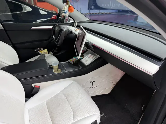 Tesla Model Y — Фото автомобиля 13