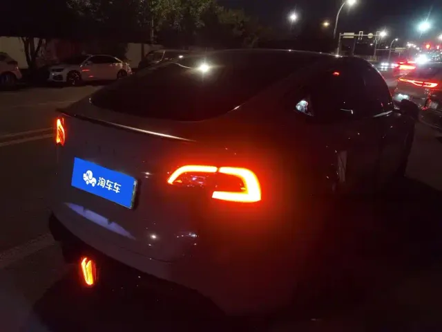 Tesla Model Y — Фото автомобиля 3