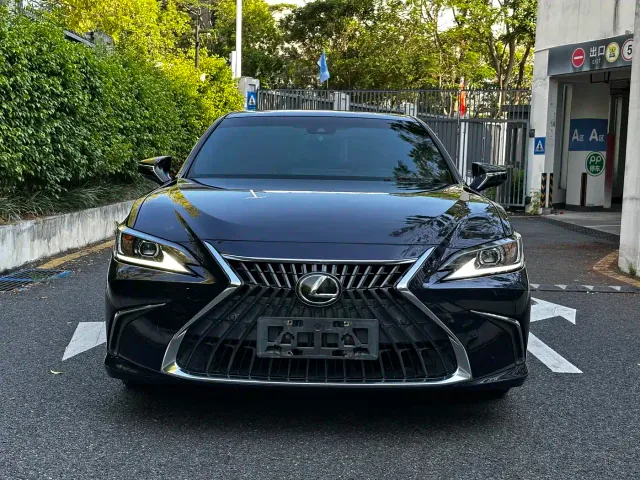 Lexus ES — Фото автомобиля 2