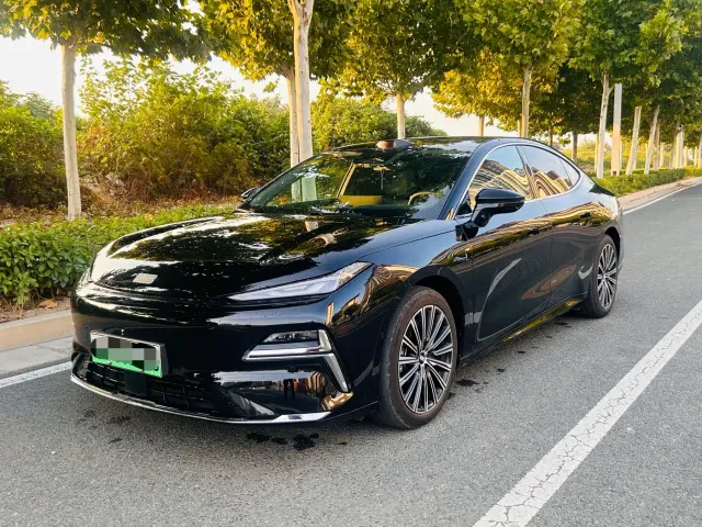 Фотография автомобиля — Geely Galaxy Xingyao 8