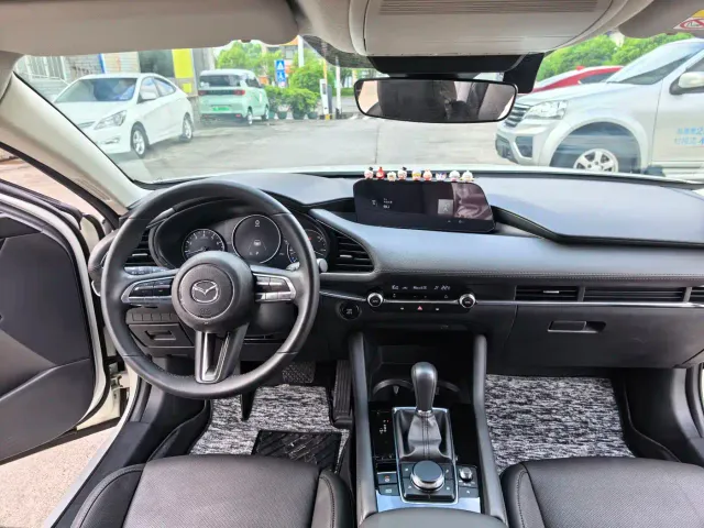 Mazda Axela — Фото автомобиля 12