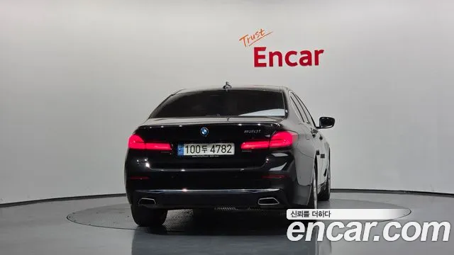 BMW 5-Series — Фото автомобиля 3