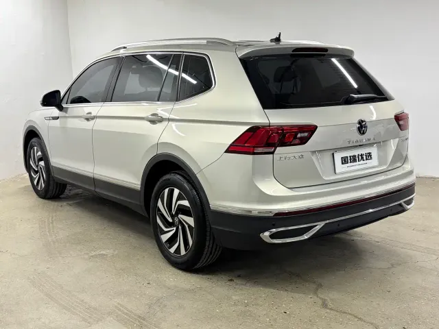 Volkswagen Tiguan L — Фото автомобиля 6